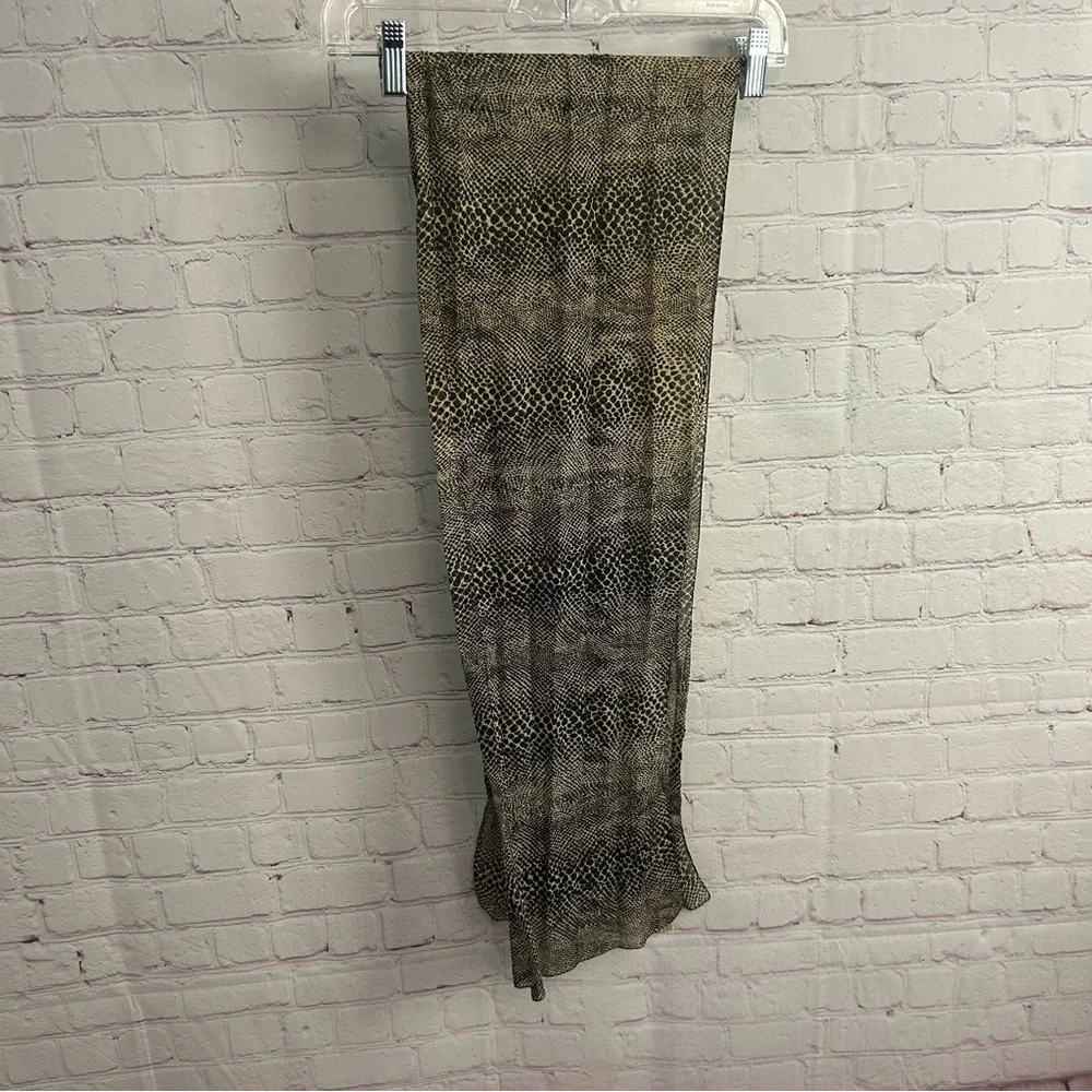 Unbranded animal print polyester sheer ladies scarf made in Italy mob wife vtg